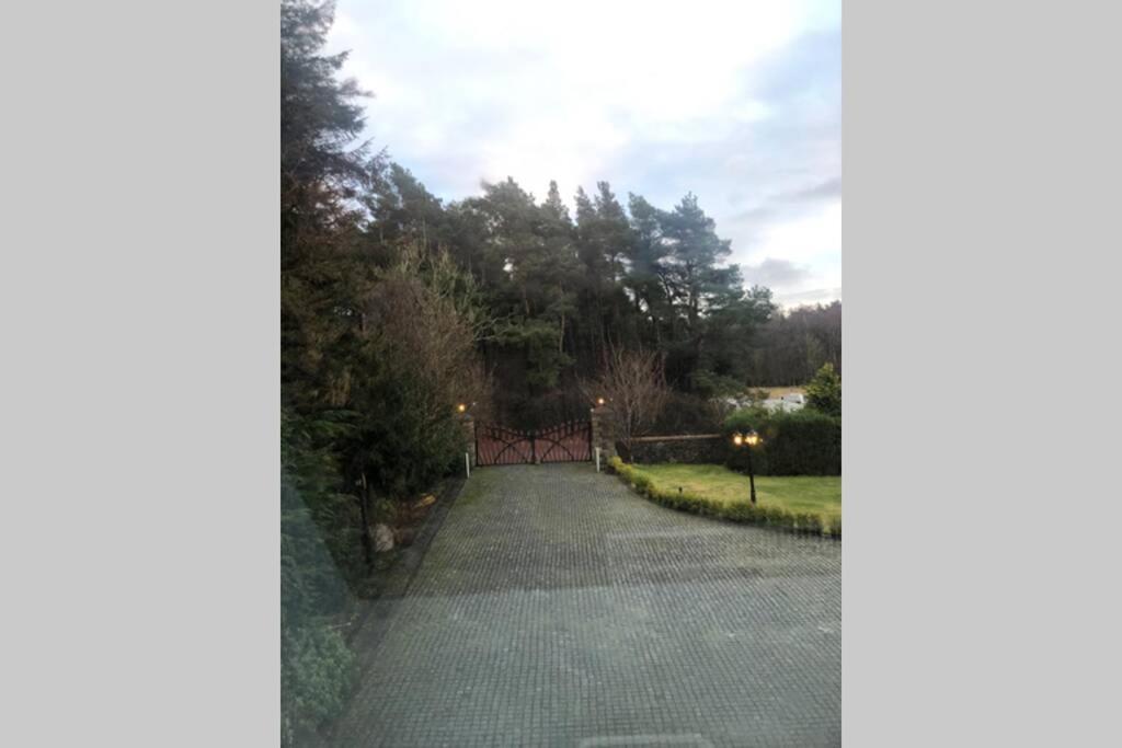 Struan Coach House In Gated Residence Stirling Exterior photo